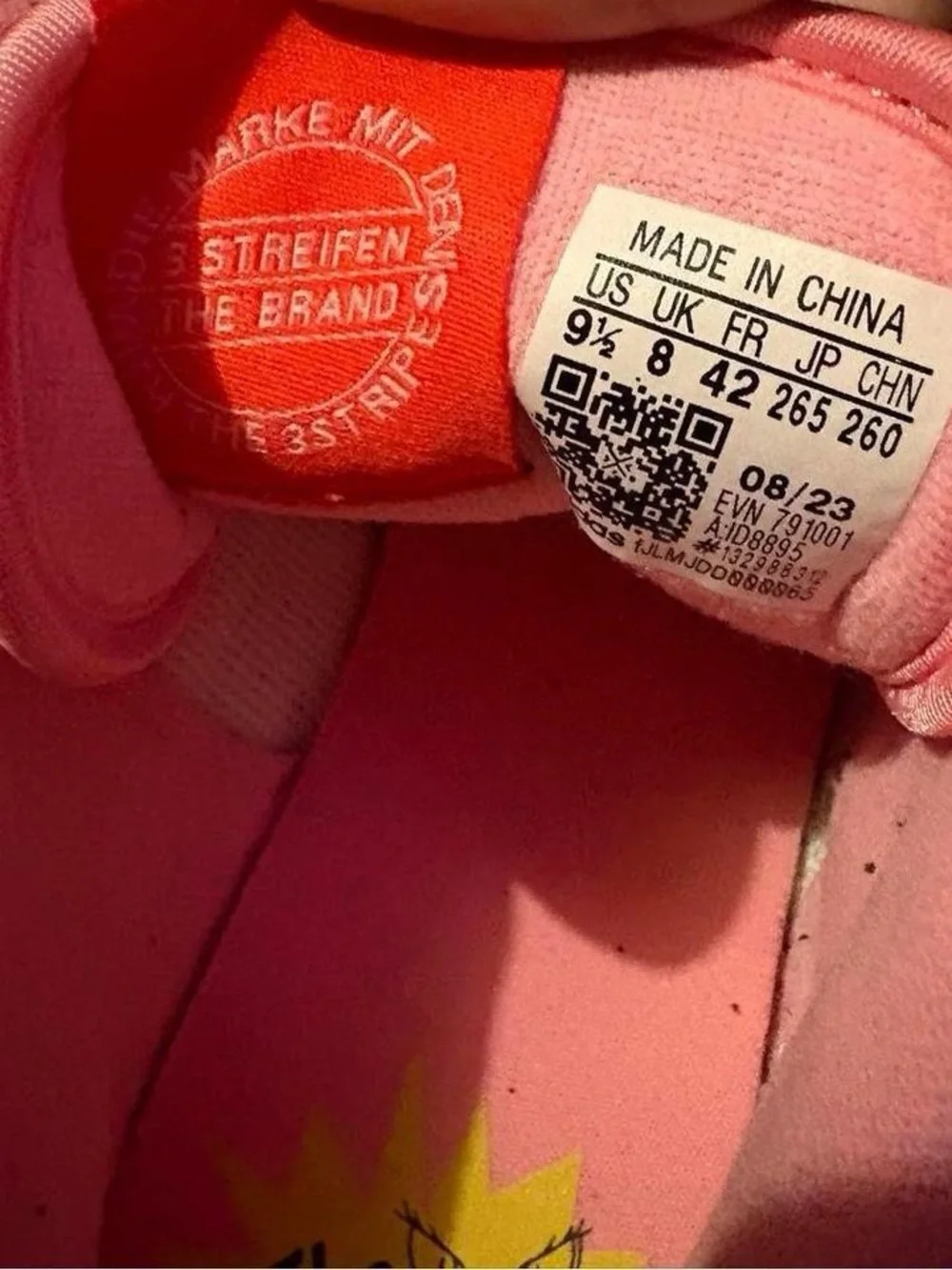 Women’s 9.5 rare Cindy Lou Who Grinch pink fuzzy sneakers